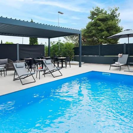 Διαμέρισμα With Private Jacuzzi Garbin 1 And Garbin 2