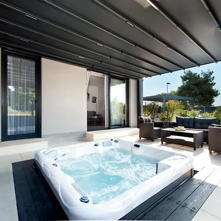 With Private Jacuzzi Garbin 1 And Garbin 2 公寓 罗维尼