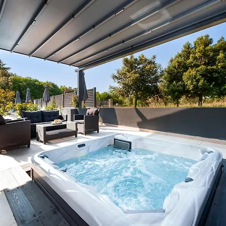 דירה With Private Jacuzzi Garbin 1 And Garbin 2