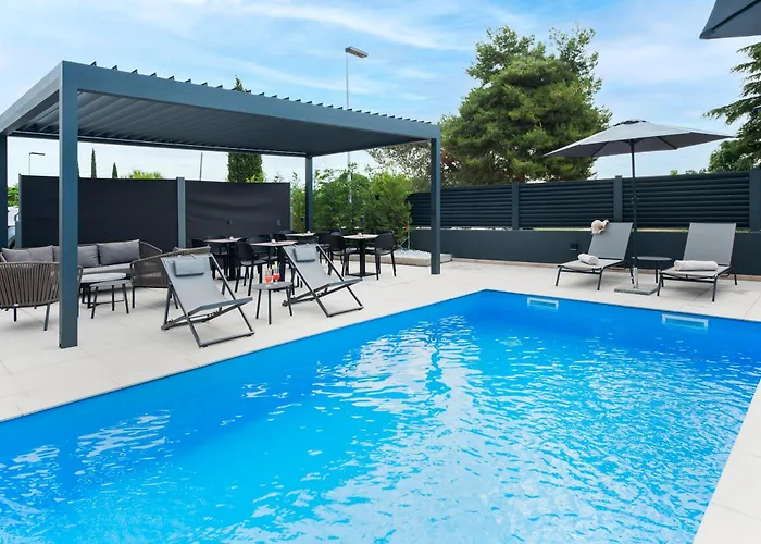 Διαμέρισμα With Private Jacuzzi Garbin 1 And Garbin 2