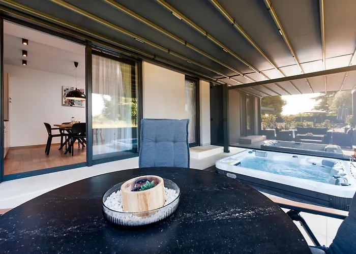 With Private Jacuzzi Garbin 1 And Garbin 2 *