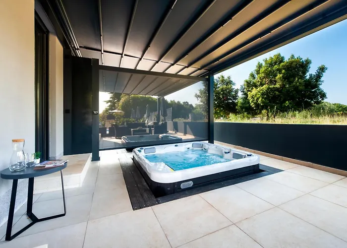 With Private Jacuzzi Garbin 1 And Garbin 2 Ρόβινι