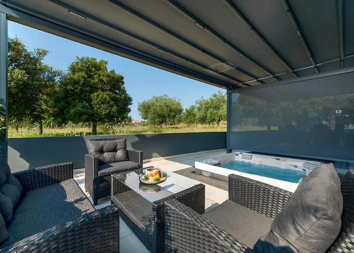 With Private Jacuzzi Garbin 1 And Garbin 2 Ρόβινι