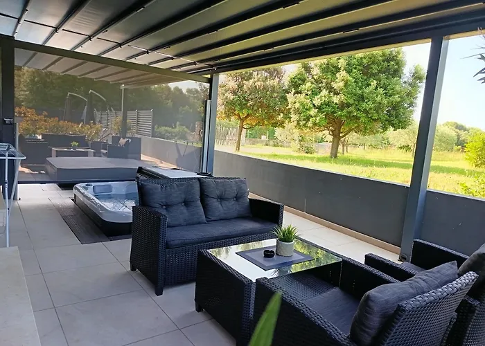 With Private Jacuzzi Garbin 1 And Garbin 2 Διαμέρισμα Ρόβινι