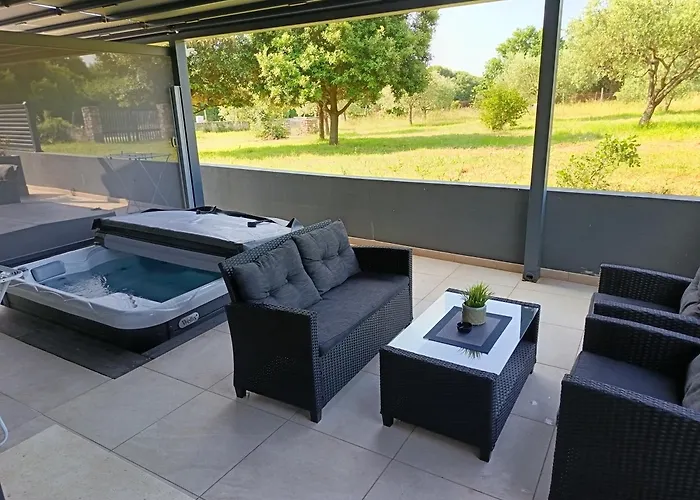 With Private Jacuzzi Garbin 1 And Garbin 2 Διαμέρισμα Ρόβινι