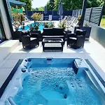With Private Jacuzzi Garbin 1 And Garbin 2 Apartman Rovinj