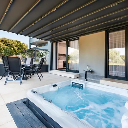 Apartment With Private Jacuzzi Garbin 1 And Garbin 2