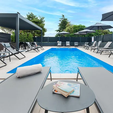 Apartment With Private Jacuzzi Garbin 1 And Garbin 2 *