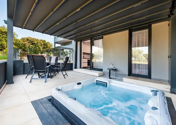 Apartment With Private Jacuzzi Garbin 1 And Garbin 2