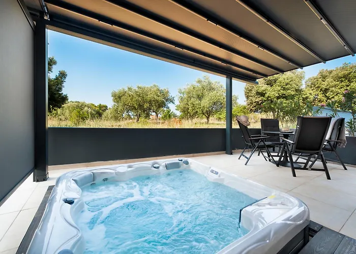 Apartment With Private Jacuzzi Garbin 1 And Garbin 2 *