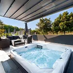Apartment With Private Jacuzzi Garbin 1 And Garbin 2