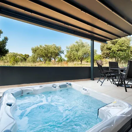 아파트 With Private Jacuzzi Garbin 1 And Garbin 2 *