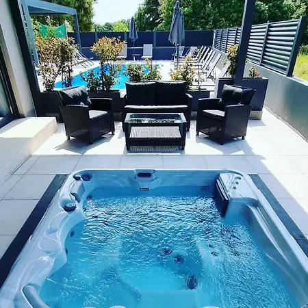 With Private Jacuzzi Garbin 1 And Garbin 2 아파트 로비니