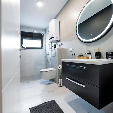 아파트 With Private Jacuzzi Garbin 1 And Garbin 2 로비니